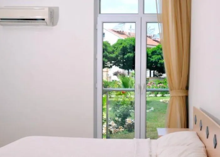 Deska Hisar Garden Hotel *