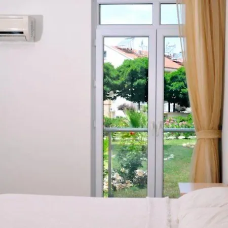 Deska Hisar Garden Hotel *